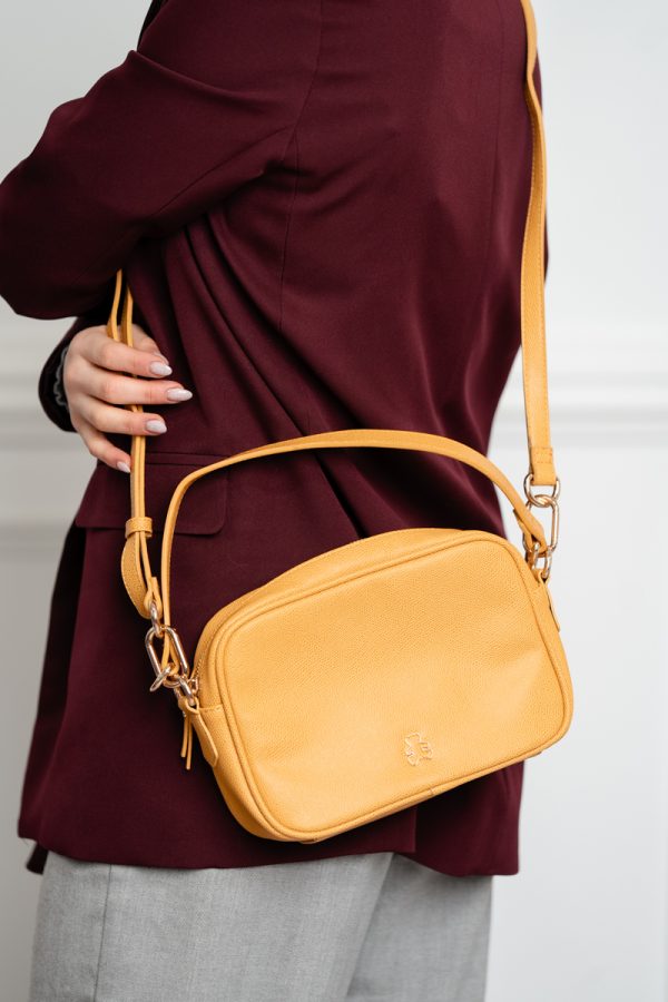 Poseta casual din piele eco galbena cu un compartiment Lulu Castagnette BSLLPO2103130 121