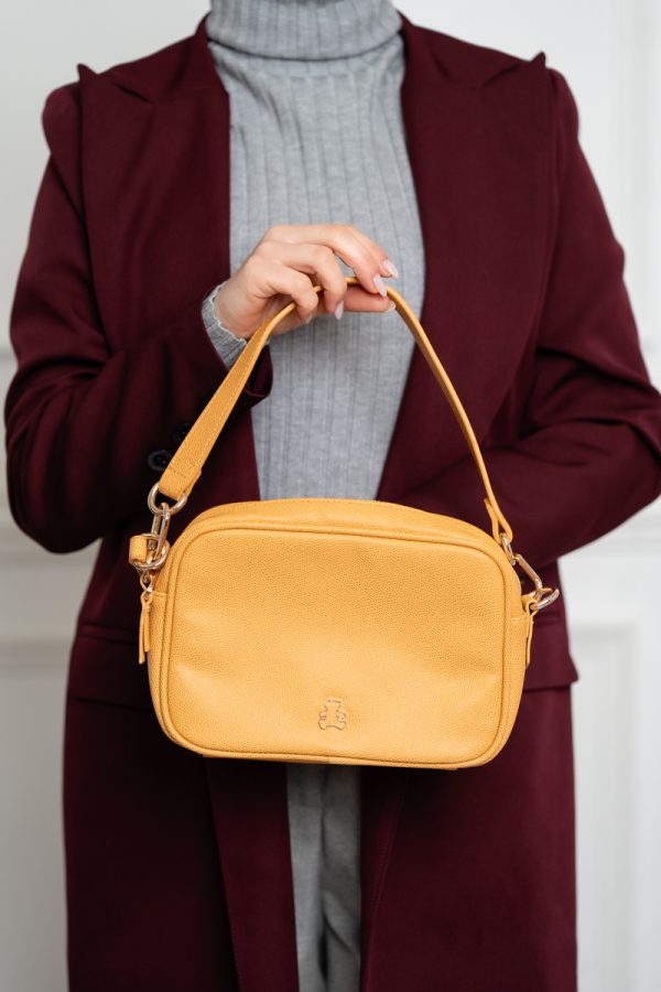 Poseta casual din piele eco galbena cu un compartiment Lulu Castagnette BSLLPO2103130 119