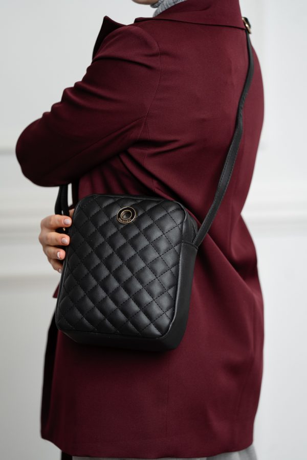 Poseta eleganta de umar femei din piele eco neagra texturata in carouri Monnari BS20201205 121