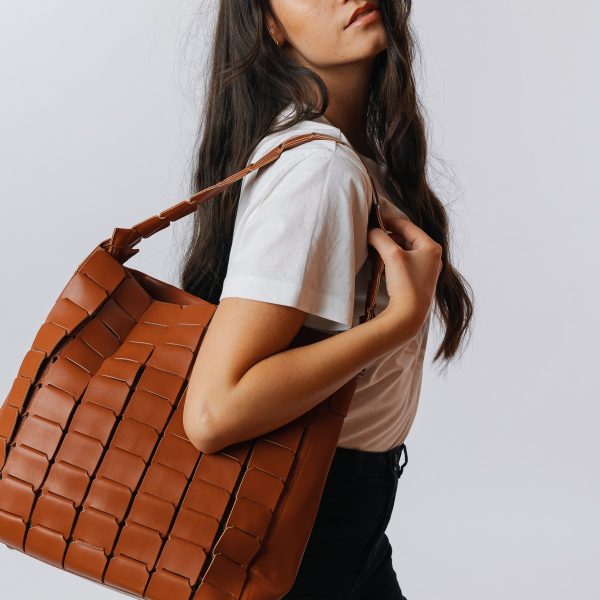Geanta Camel Piele Ecologica Shopper de Umar Femei cu Compartiment Spatios - Potri BSPO2108139 119