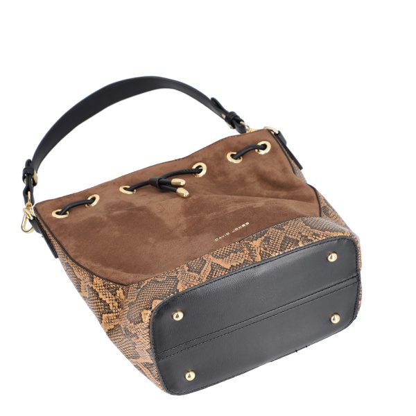 Geantă casual damă piele ecologică maro cu închidere tip sac cu șnur și bretea de umăr David Jones BS6537TS2209155 121