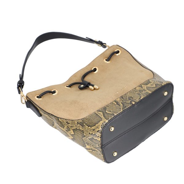 Geantă casual damă piele ecologică maro cu închidere tip sac cu șnur și bretea de umăr David Jones BS6537TS2209157 121