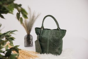 4. Cadouri de Crăciun pentru mama- geanta mare, verde