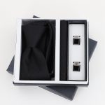 Blog 10 pachet cadou pentru barbati cravata neagra batista si butoni in cutie neagra bssetcr2310901 2