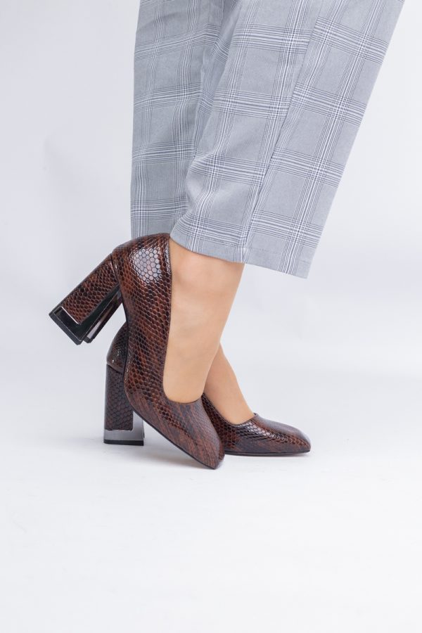 Pantofi Damă cu Toc Gros din Piele Ecologică texturată maro BS20AY2402736 119