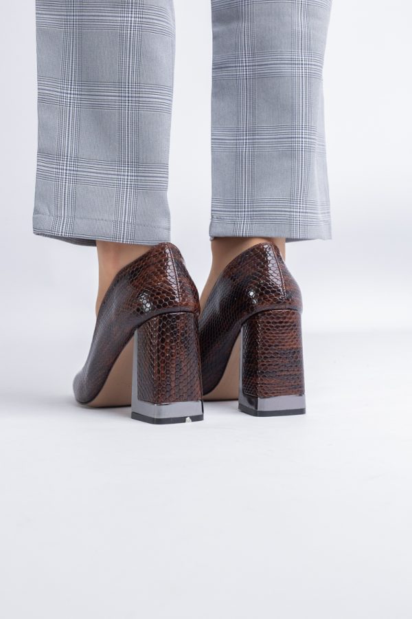 Pantofi Damă cu Toc Gros din Piele Ecologică texturată maro BS20AY2402736 121