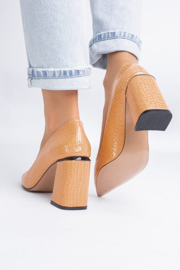 Pantofi Damă cu Toc Gros din Piele Ecologică texturată Maro camel BS02AY2402738 121