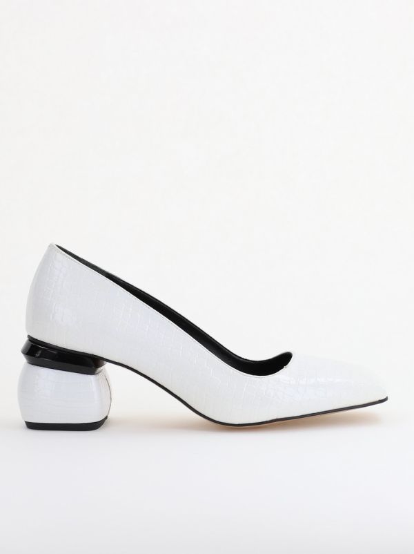 Pantofi Damă cu Toc Jos din Piele Ecologică Alb lac BS105AY2402712 124
