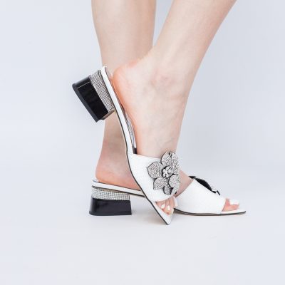Saboți cu toc jos pentru femei, cu un design floral și detalii strălucitoare, piele ecologică culoare Alb BS90TR2403865