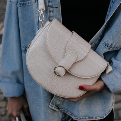 Geantă damă casual tip poștaș cu bretea pentru umar Bej Nobo NBAG-R0780-CM00