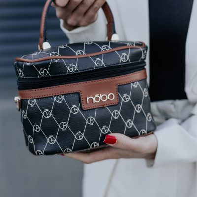 Geantă De Femei Casual Mică cu monogramă pe lanț neagră Nobo NBAG-R0080-C020