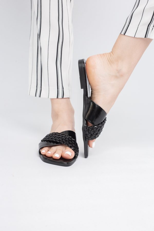Saboți din Piele eco cu Model Împletit Metalic în Nuanțe de Negru (BS616TR2404049) 119