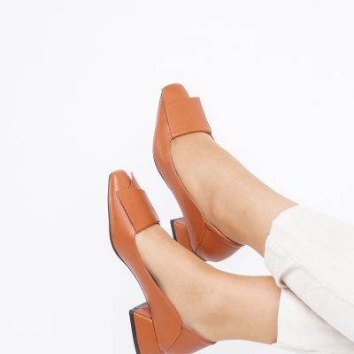 Pantofi Damă cu Toc Jos din Piele Ecologică Maro (BS500D2402792)