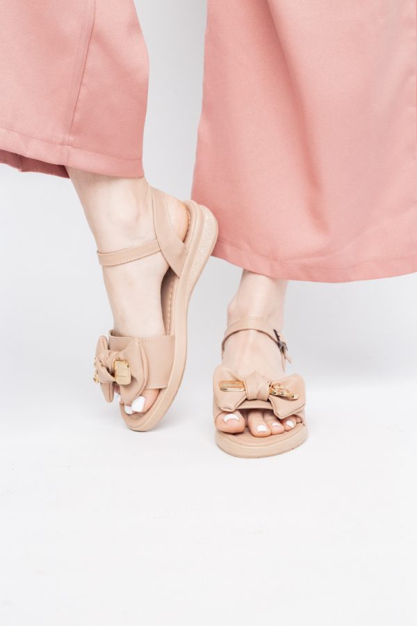 Sandale pentru femei cu fundiță din piele ecologică, culoarea bej închis (BS410SN2404193) 125