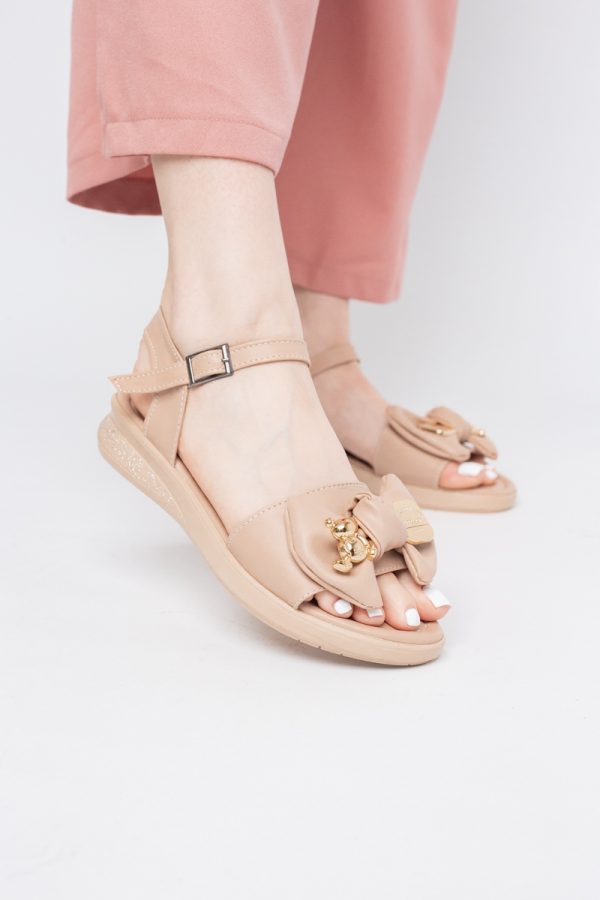Sandale pentru femei cu fundiță din piele ecologică, culoarea bej închis (BS410SN2404193) 121