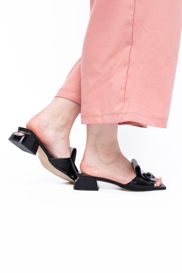 Saboți Damă cu Toc jos cu cristale și fundiță culoare Negru mat BS61TR2405387 121