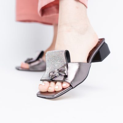 Saboți Damă cu Toc jos cu cristale și fundiță culoare Platină metalic BS61TR2405392