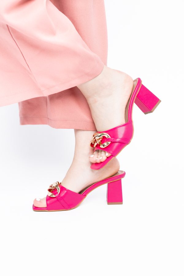 Saboți damă cu toc din piele ecologica cu design cu lanț culoare roz fuchsia mat (BS080TR2405443) 121