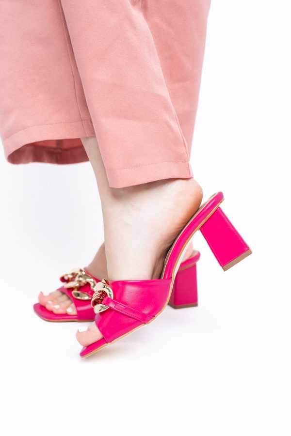 Saboți damă cu toc din piele ecologica cu design cu lanț culoare roz fuchsia mat (BS080TR2405443) 119