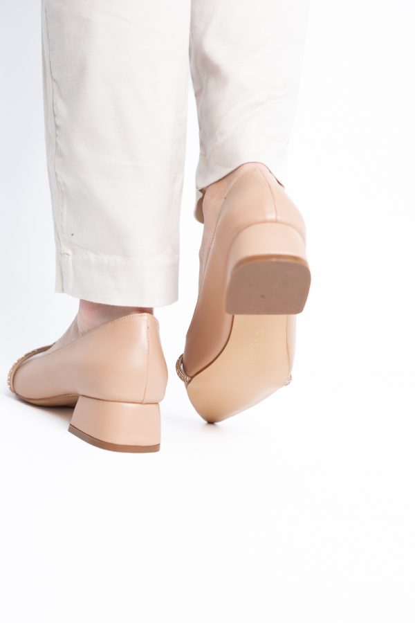 Pantofi Damă cu Toc Jos din Piele Ecologică culoare Nud (BS021AY2405460) 123