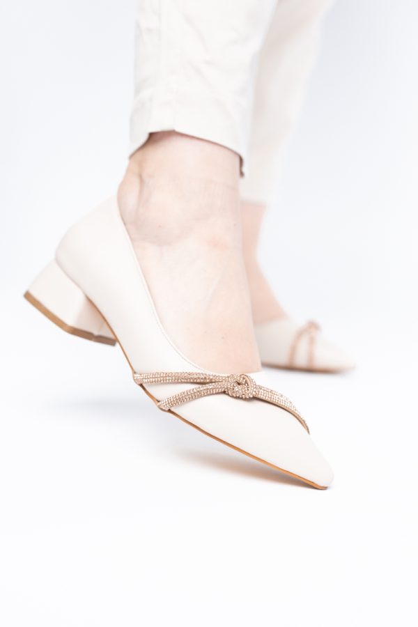 Pantofi Damă cu Toc Jos din Piele Ecologică culoare Bej (BS021AY2405463) 119