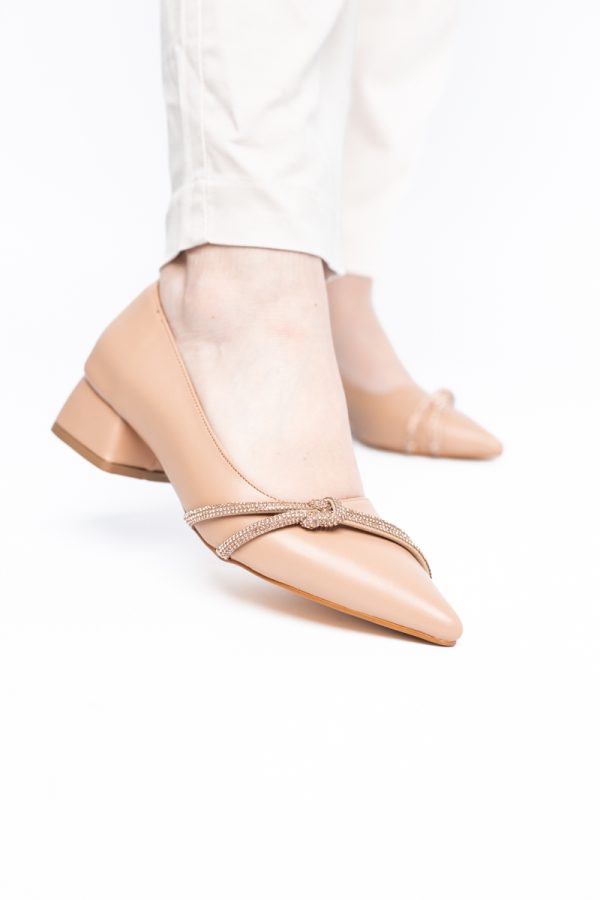 Pantofi Damă cu Toc Jos din Piele Ecologică cu pietricele culoare Nud (BS023AY2405456) 119