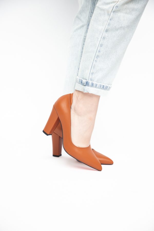 Pantofi pentru Femei cu Toc Gros Piele Ecologică Varf Ascutit culoare Maro - BS980AY2405426 125