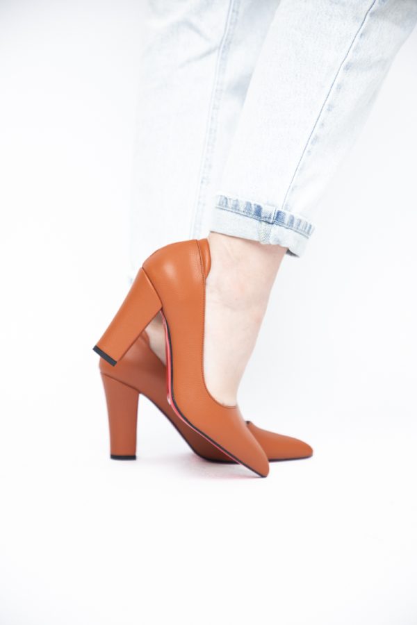Pantofi pentru Femei cu Toc Gros Piele Ecologică Varf Ascutit culoare Maro - BS980AY2405426 119