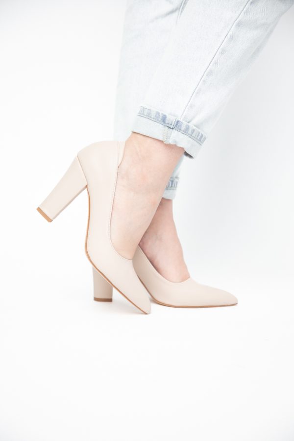 Pantofi pentru Femei cu Toc Gros Piele Ecologică Varf Ascutit culoare Bej - BS980AY2405423 121