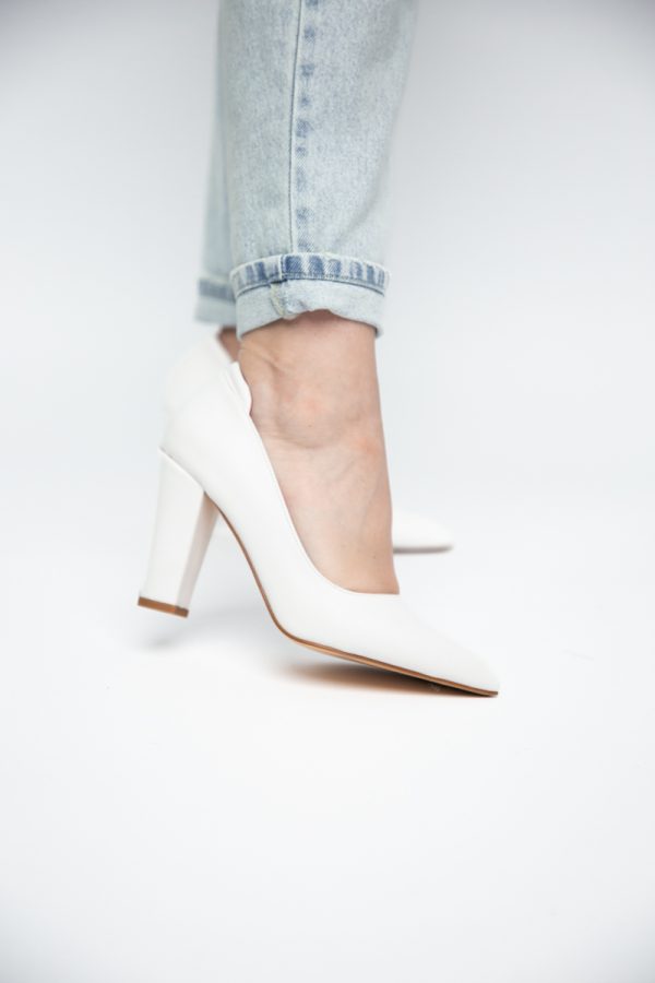 Pantofi pentru Femei cu Toc Gros Piele Ecologică Varf Ascutit culoare Alb - BS980AY2405424 123