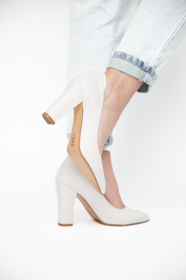Pantofi pentru Femei cu Toc Gros Piele Ecologică Varf Ascutit culoare Alb - BS980AY2405424 125