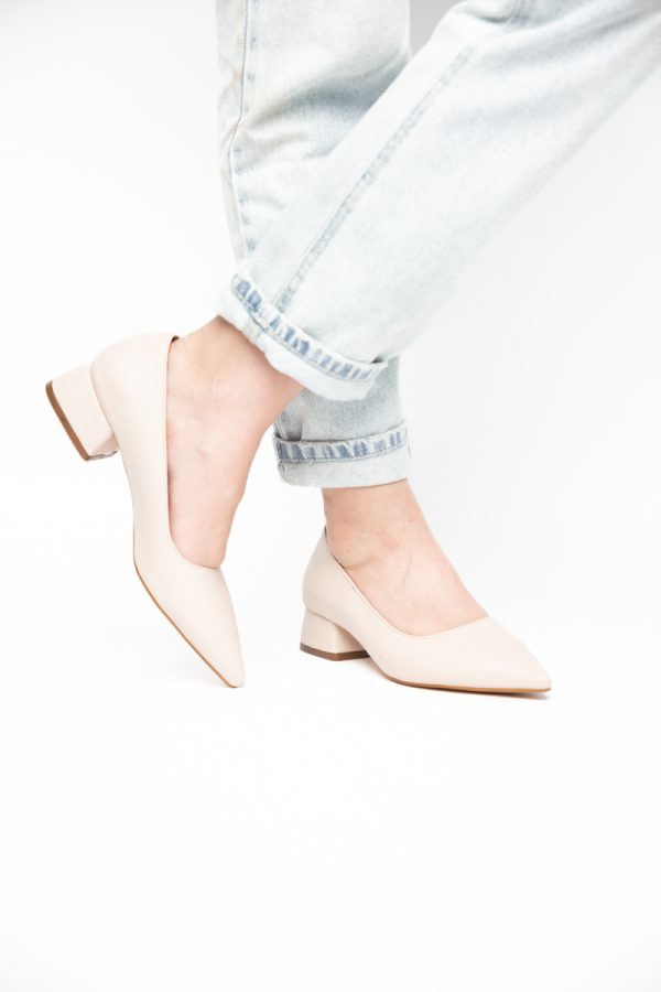 Pantofi Damă cu Toc Jos din Piele Ecologică Bej mat (BS020AY2405467) 119
