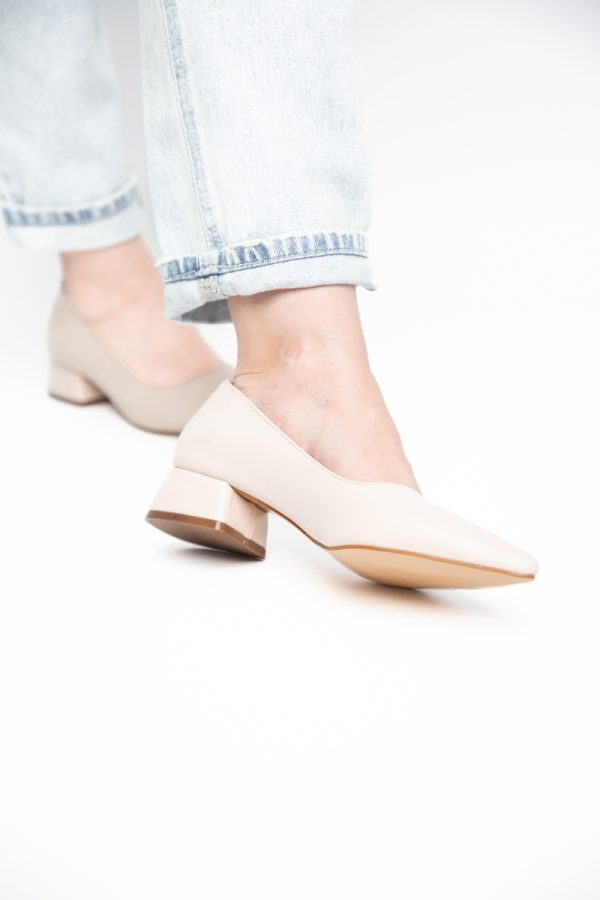 Pantofi Damă cu Toc Jos din Piele Ecologică Bej mat (BS020AY2405467) 121