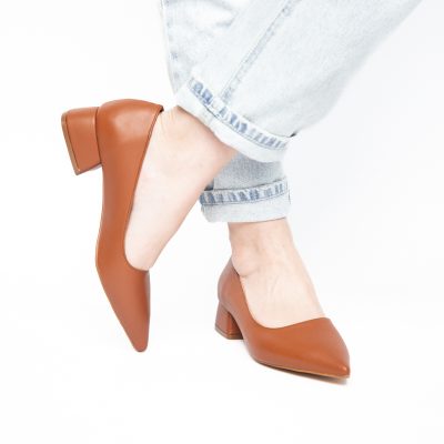 Pantofi Damă cu Toc Jos din Piele Ecologică Maro mat (BS020AY2405472)