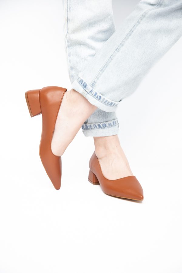 Pantofi Damă cu Toc Jos din Piele Ecologică Maro mat (BS020AY2405472) 119