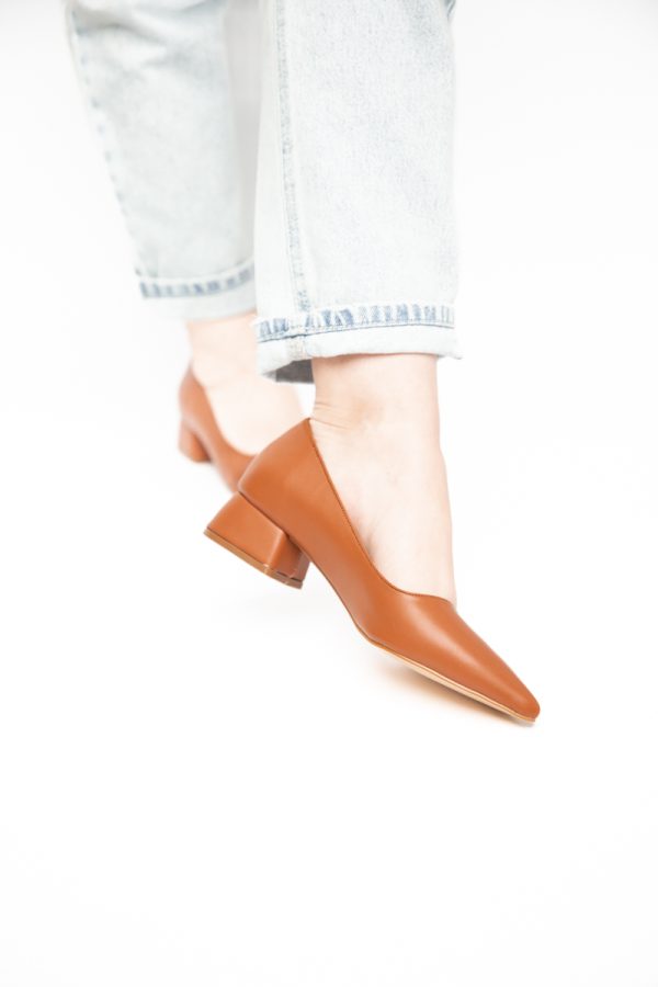 Pantofi Damă cu Toc Jos din Piele Ecologică Maro mat (BS020AY2405472) 121