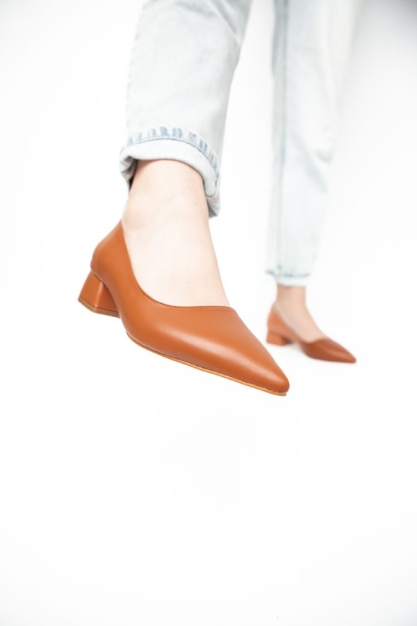 Pantofi Damă cu Toc Jos din Piele Ecologică Maro mat (BS020AY2405472) 123