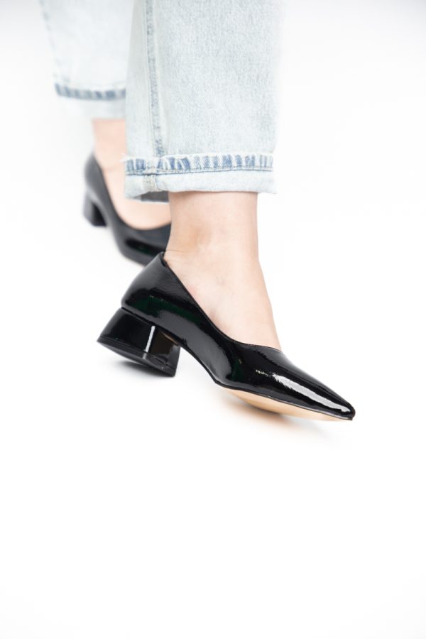 Pantofi Damă cu Toc Jos din Piele Ecologică Negru lac (BS020AY2405465) 121