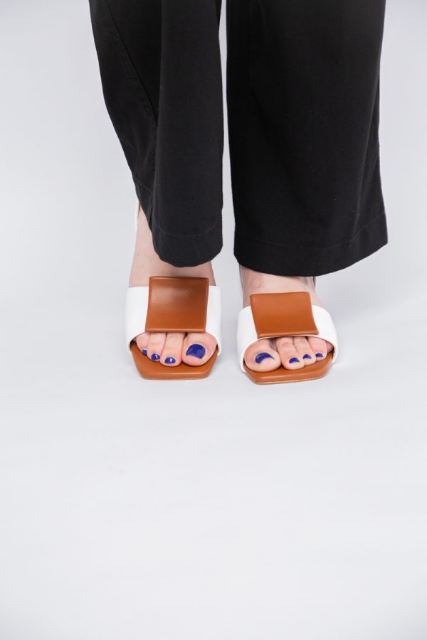 Sandale Dama cu Toc jos Piele Ecologica culoare Maro cu alb BS352SN2405501 121
