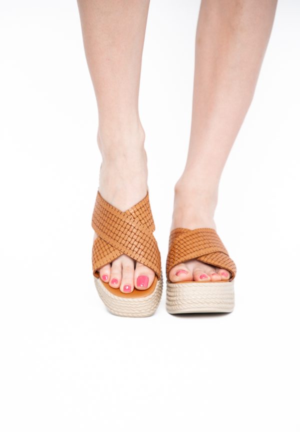 Papuci Damă cu Tapă Groasă din Piele Naturală culoare Maro Nicoletta (BS30320TR2405570) 123