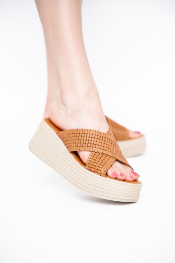 Papuci Damă cu Tapă Groasă din Piele Naturală culoare Maro Nicoletta (BS30320TR2405570) 119