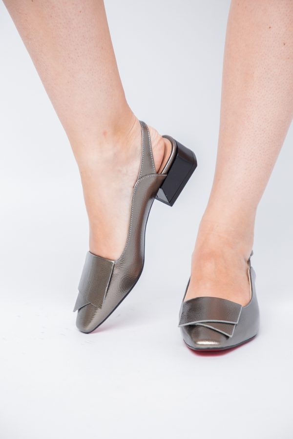 Pantofi Damă cu Toc Jos din Piele Ecologică culoare Platină Lac (BS5001D2405613) 121