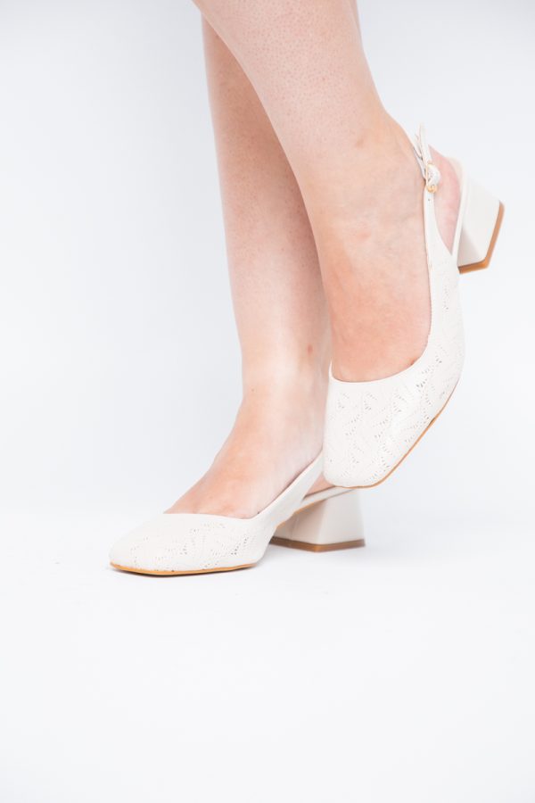 Pantofi Damă Bej cu Toc Jos din Piele Ecologică modele cu microperforații 121