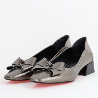 Pantofi Damă cu Toc Jos din Piele Ecologică cu fundiță Platina lac (BS502D2406663)