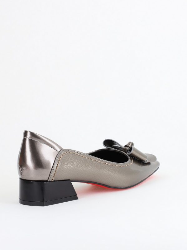 Pantofi Damă cu Toc Jos din Piele Ecologică cu fundiță Platina lac (BS502D2406663) 122