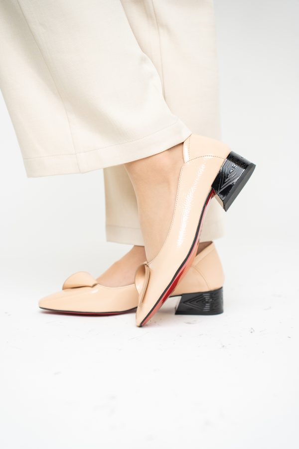 Pantofi Damă cu Toc Jos din Piele Ecologică Bej lac (BS503D2410001) 121