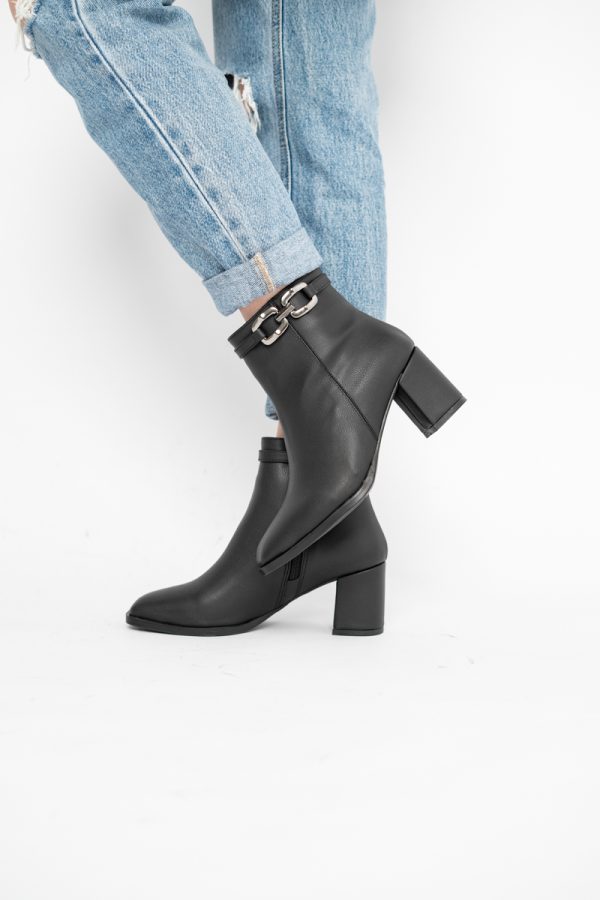 Botine elegante de damă cu toc din piele ecologică cu lanț Negru BS1064AY2411148 123