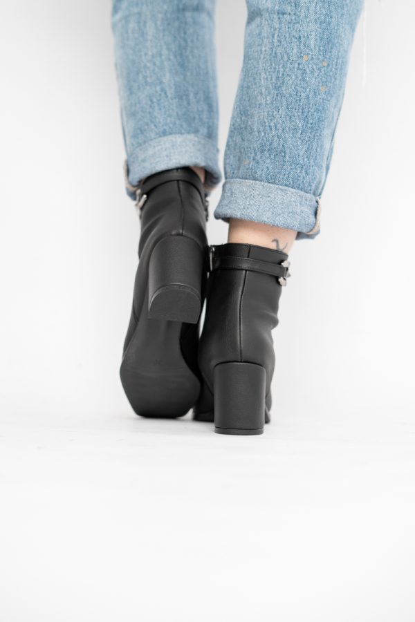 Botine elegante de damă cu toc din piele ecologică cu lanț Negru BS1064AY2411148 125