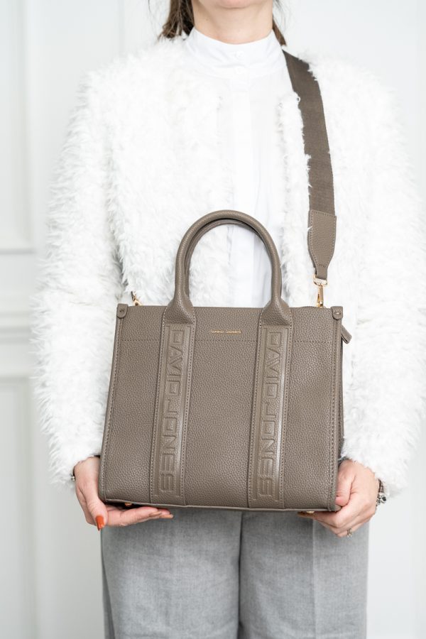 Geantă damă casual piele ecologică cu un compartiment taupe David Jones BS7172CM2409055 119