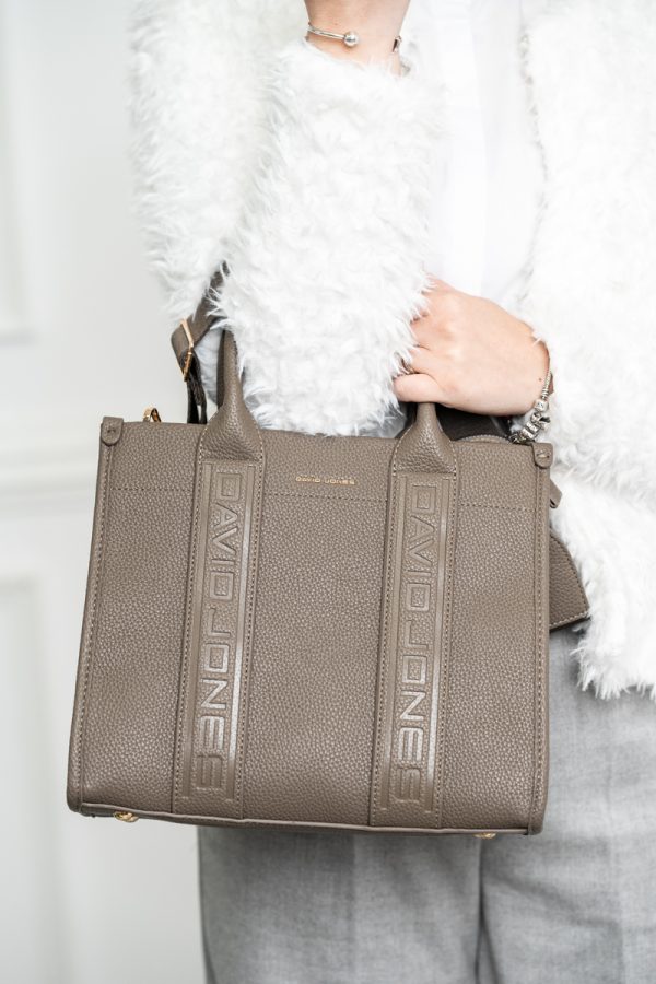 Geantă damă casual piele ecologică cu un compartiment taupe David Jones BS7172CM2409055 120